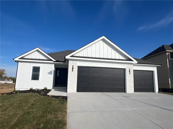 $539,900 | 2185 Heritage Court, Liberty, MO 64068