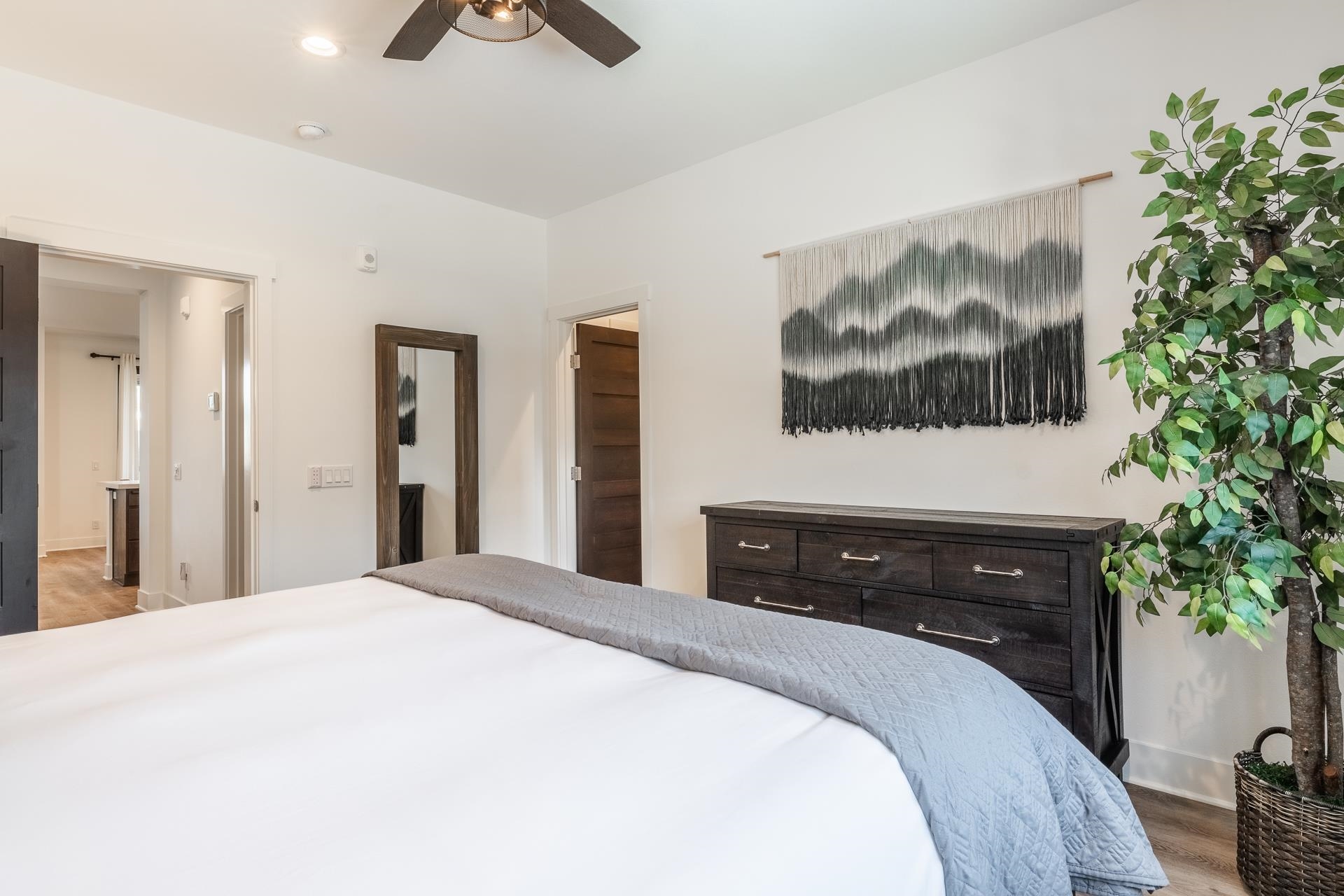 1353 Timber Creek Road, Unit 1353 Mammoth Lakes, CA 93546 - Photo 23 of 50 a bedroom with a bed and a potted plant