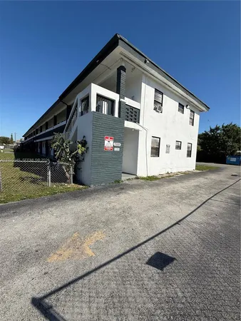 $1,800 | 7155 Northwest 17th Avenue, Unit 13, Miami, FL 33147