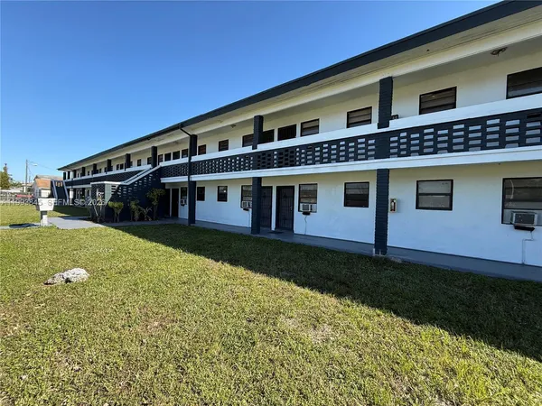$1,800 | 7155 Northwest 17th Avenue, Unit 13, Miami, FL 33147