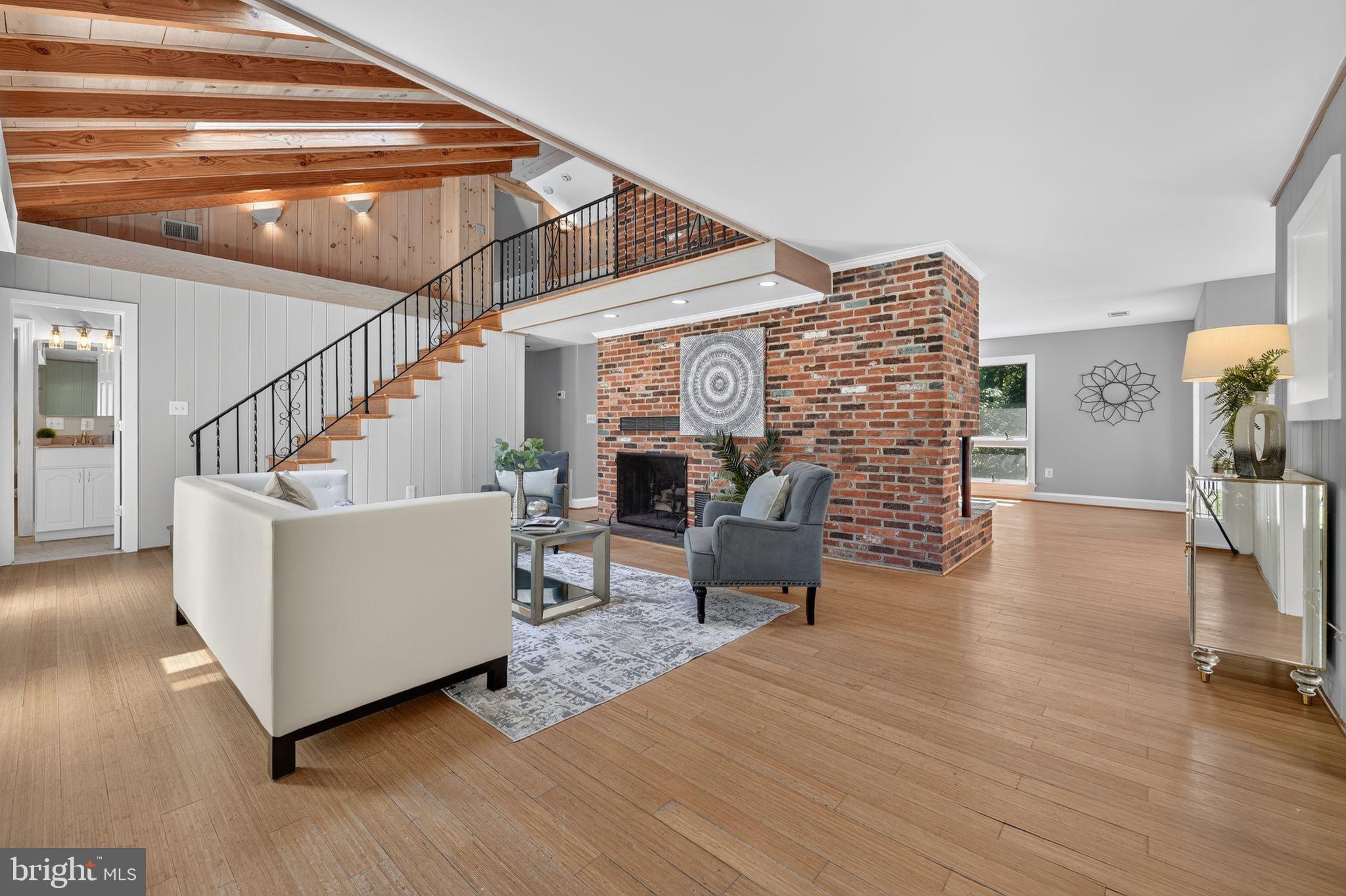 10800 Park Road Lorton, VA 22079 - Photo 7 of 49 Living Room