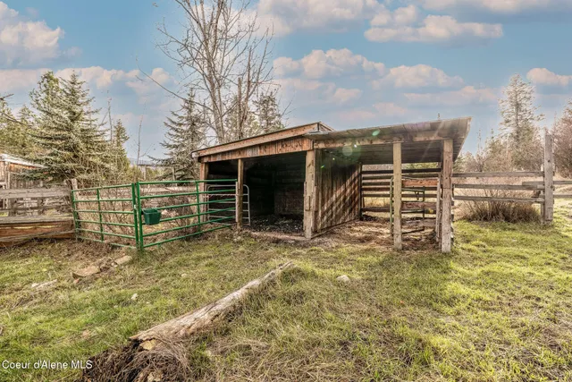 $325,000 | 41975 State Highway 3, St. Maries, ID 83861