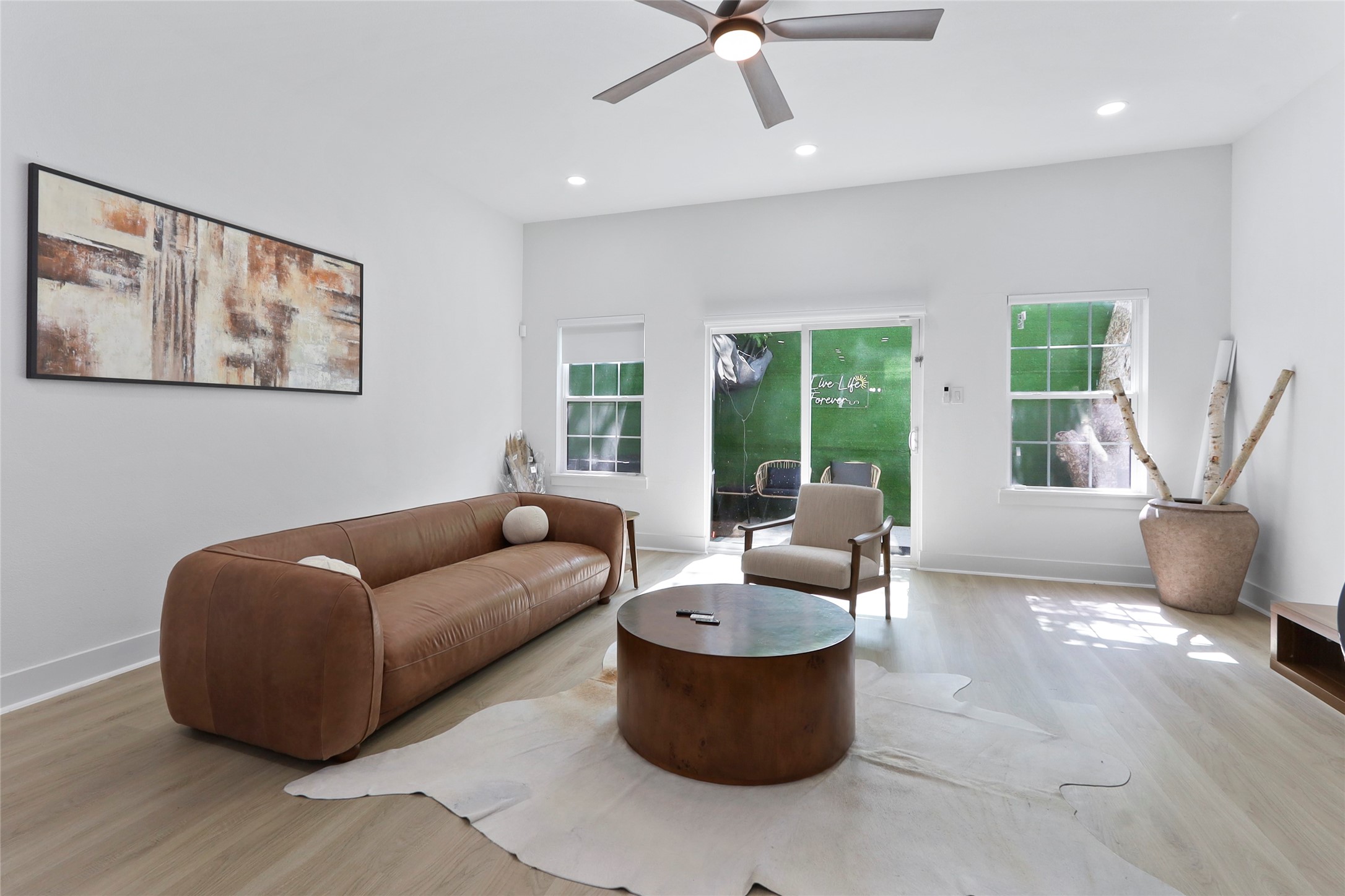 6747 Peerless Street Houston, TX 77021 - Photo 7 of 30 Livingroom (5)