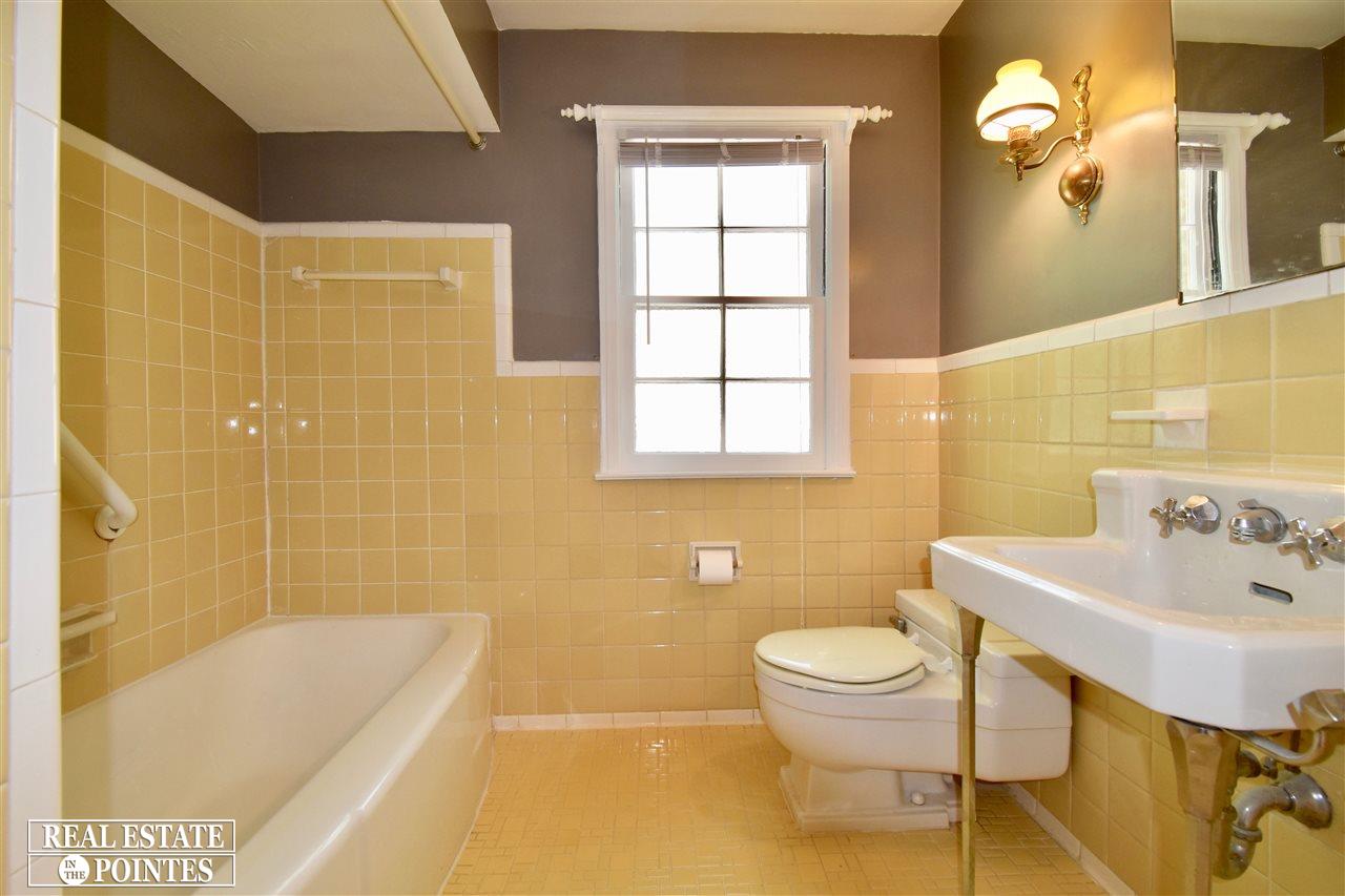 1699 Severn Road Grosse Pointe Woods, MI 48236 - Photo 26 of 28