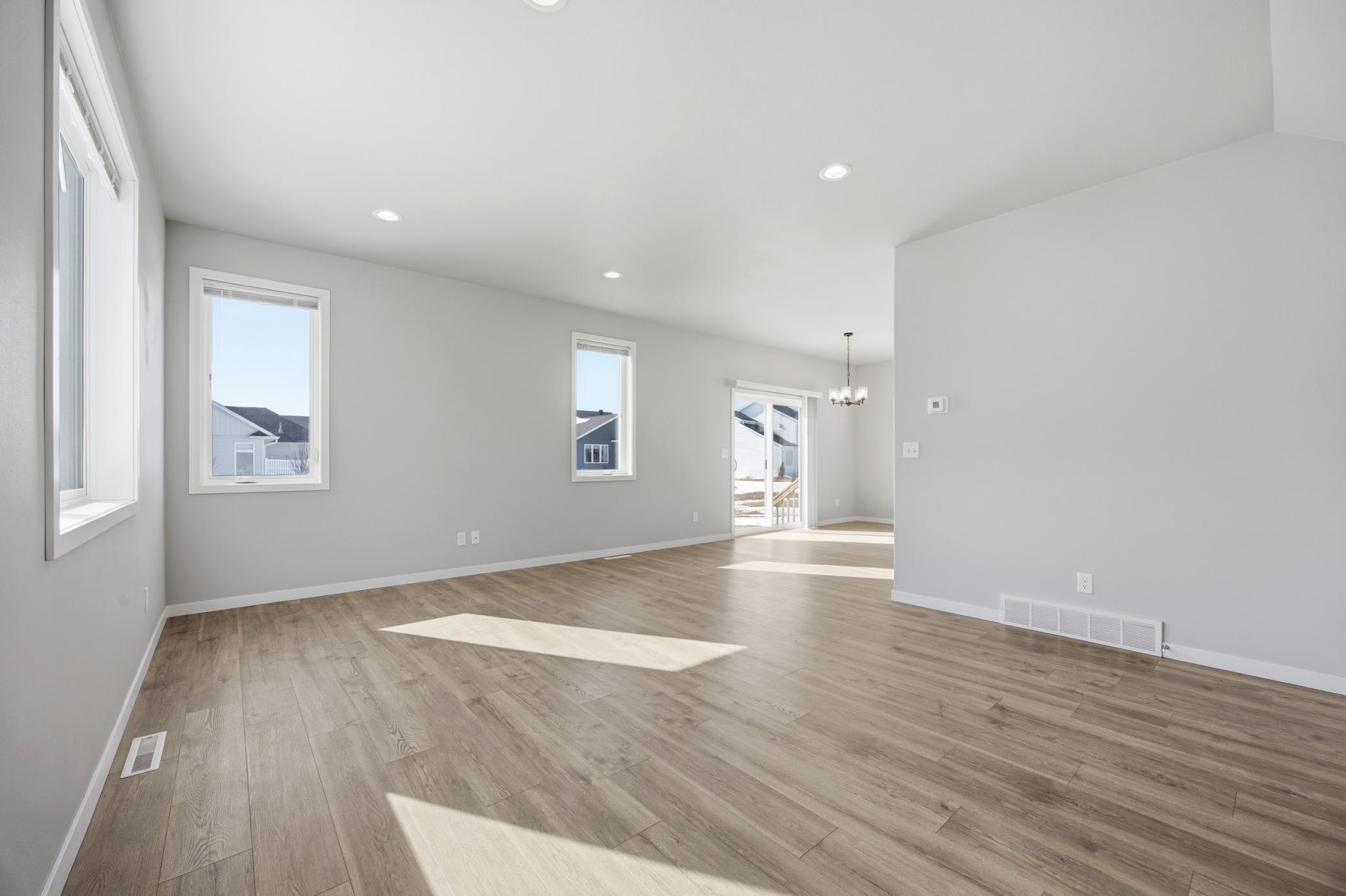 6797 28th Street South Fargo, ND 58104 - Photo 5 of 35