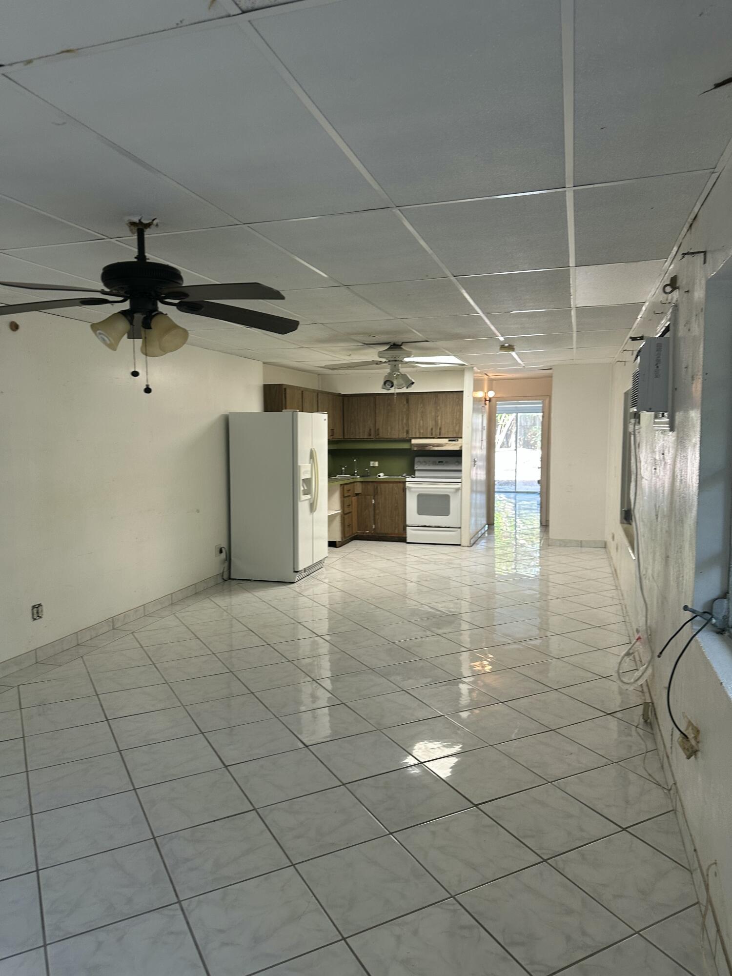 112 South Rolling Hill Road Tavernier, FL 33070 - Photo 19 of 39 Large Living/Kitchen Area