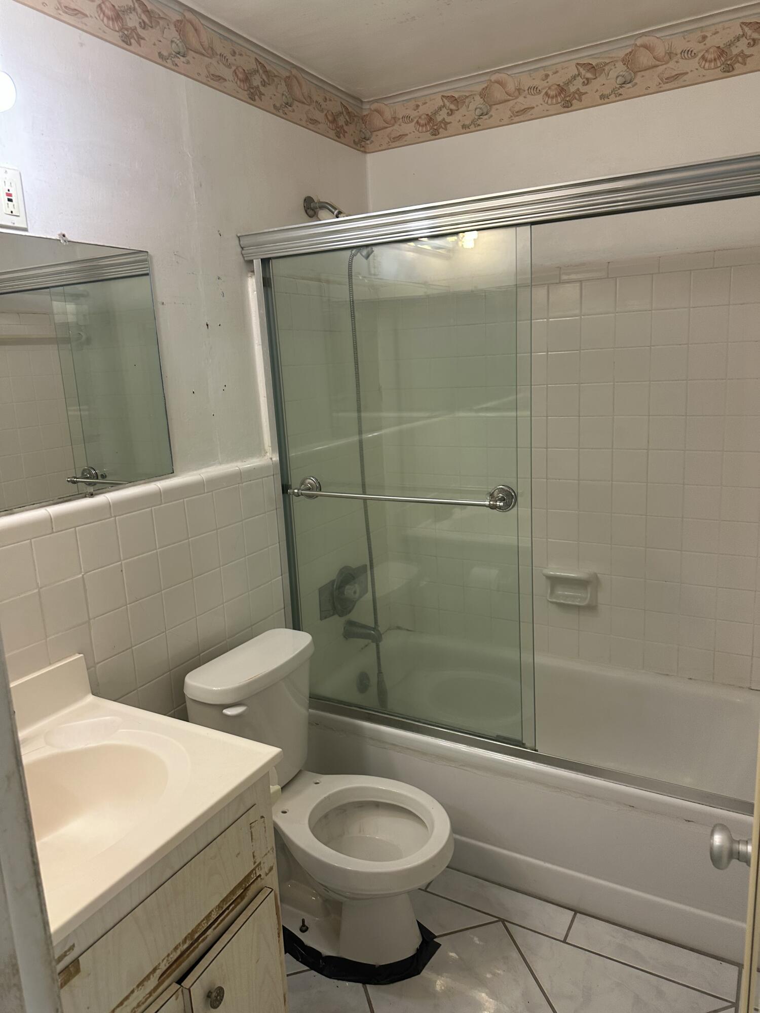 112 South Rolling Hill Road Tavernier, FL 33070 - Photo 24 of 39 Bathroom