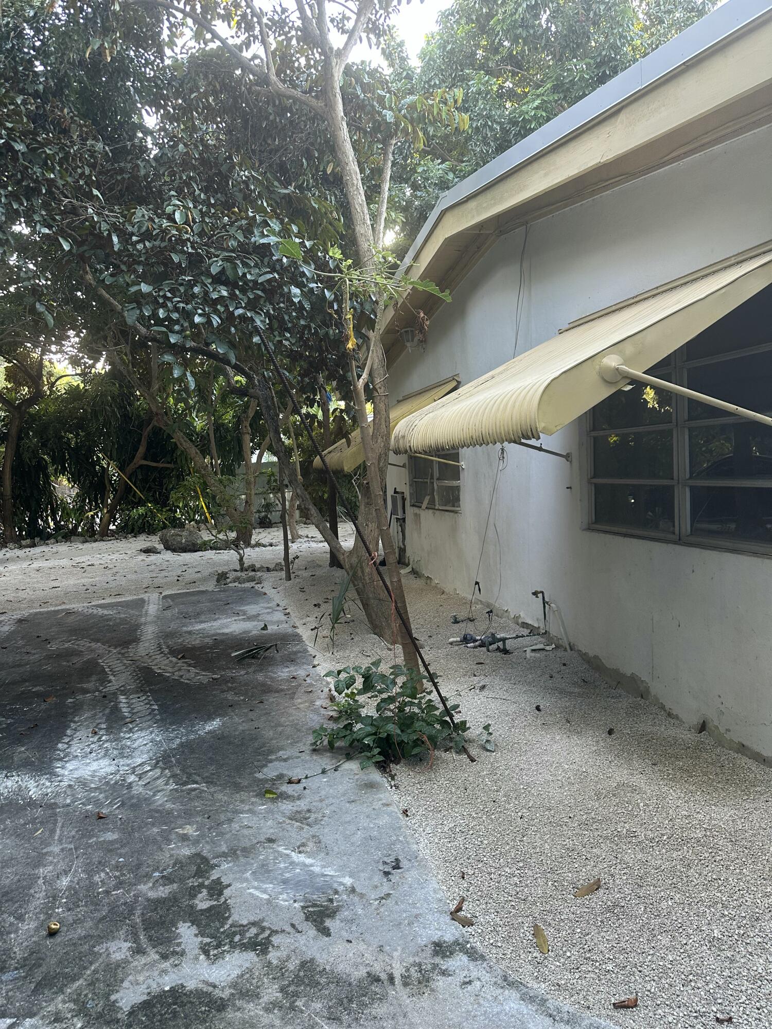 112 South Rolling Hill Road Tavernier, FL 33070 - Photo 32 of 39 Side