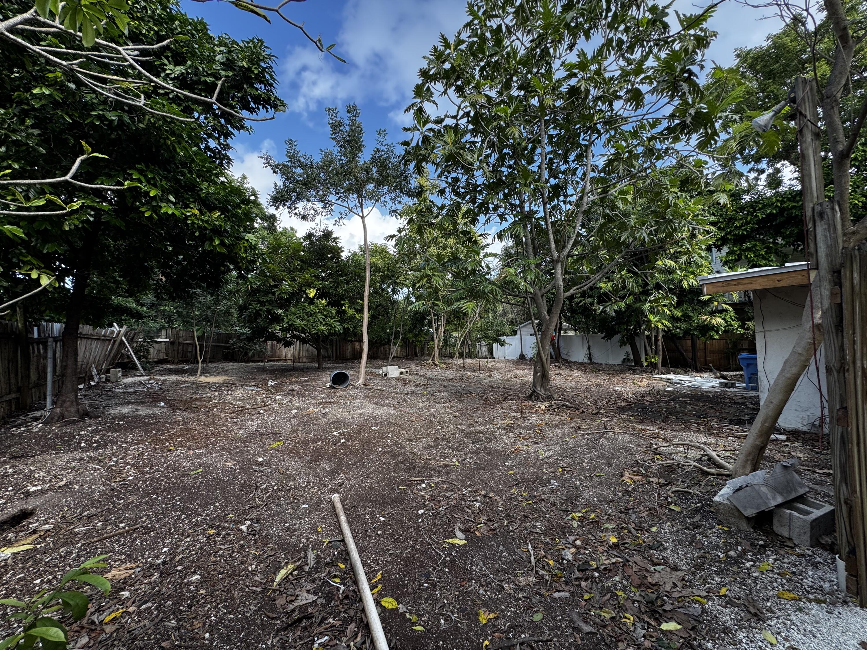 112 South Rolling Hill Road Tavernier, FL 33070 - Photo 36 of 39 Huge BackYard
