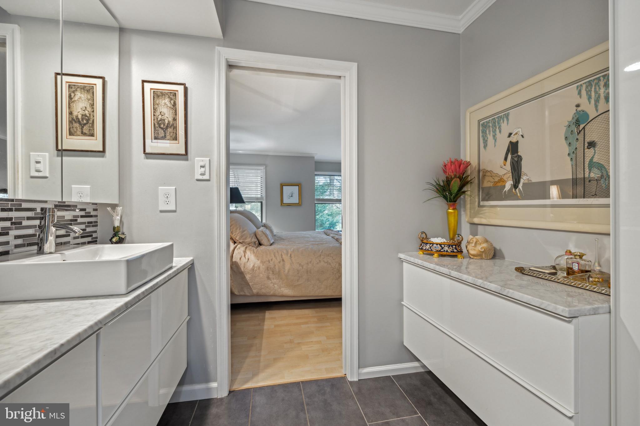 401 Millhouse Pond Chesterbrook, PA 19087 - Photo 18 of 44 Primary bath with extra vanity space