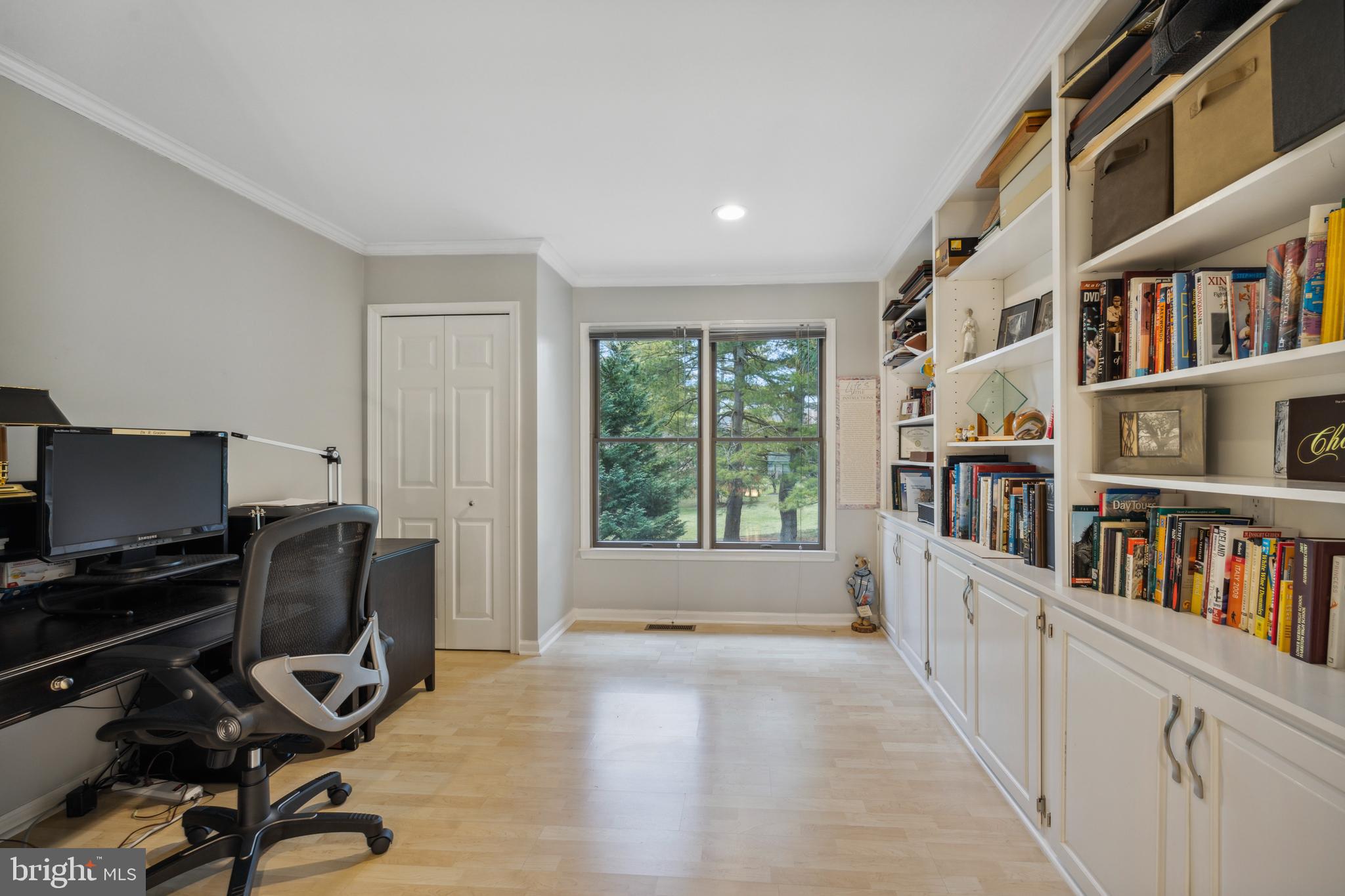 401 Millhouse Pond Chesterbrook, PA 19087 - Photo 25 of 44 Bedroom 3 with build-ins