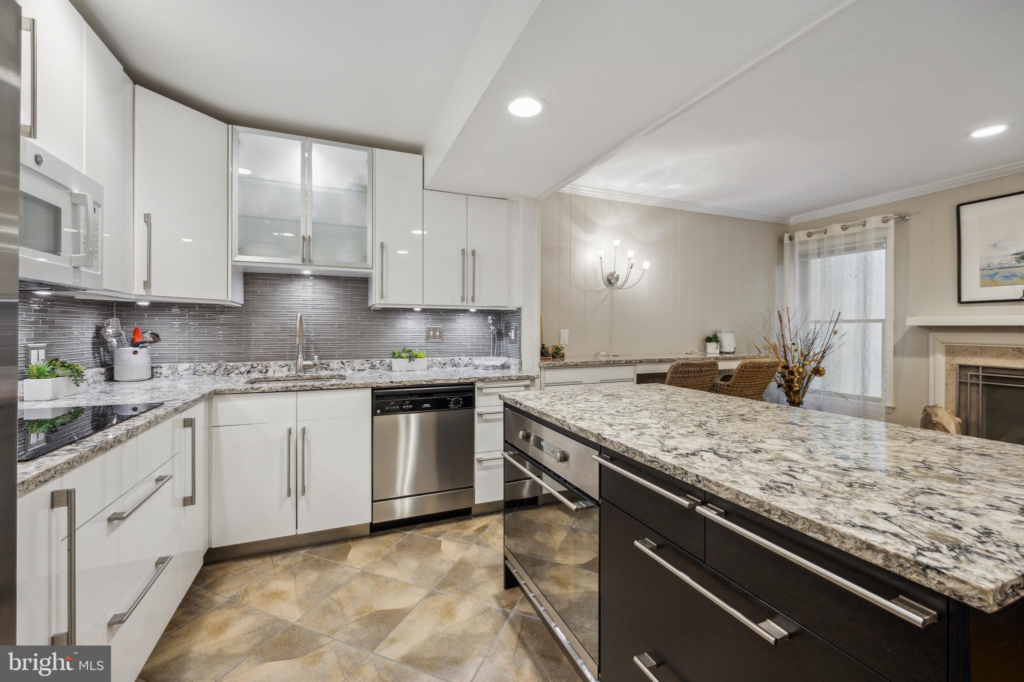 401 Millhouse Pond Chesterbrook, PA 19087 - Photo 3 of 44 Kitchen with center island