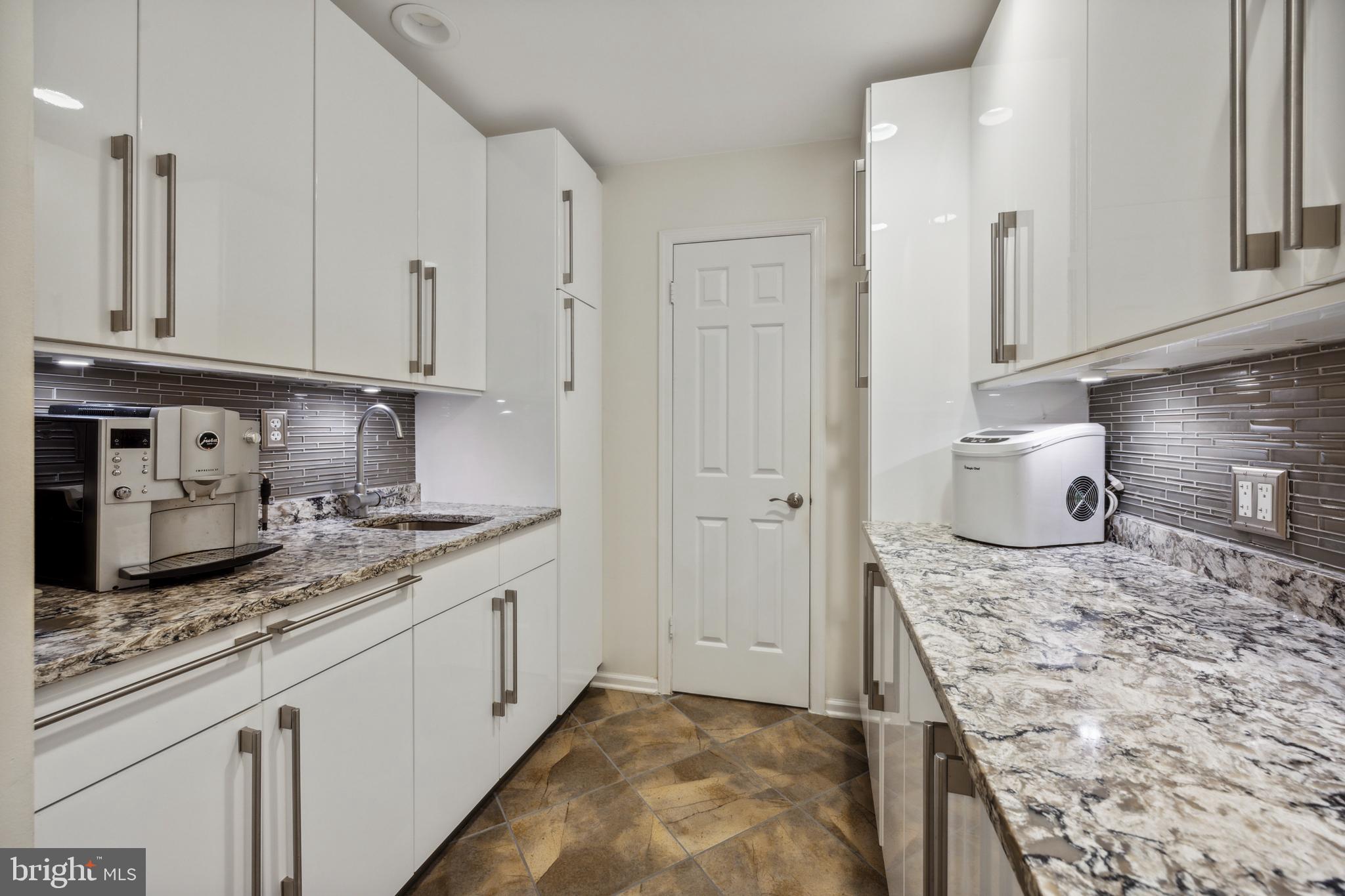 401 Millhouse Pond Chesterbrook, PA 19087 - Photo 6 of 44 Butler's Pantry