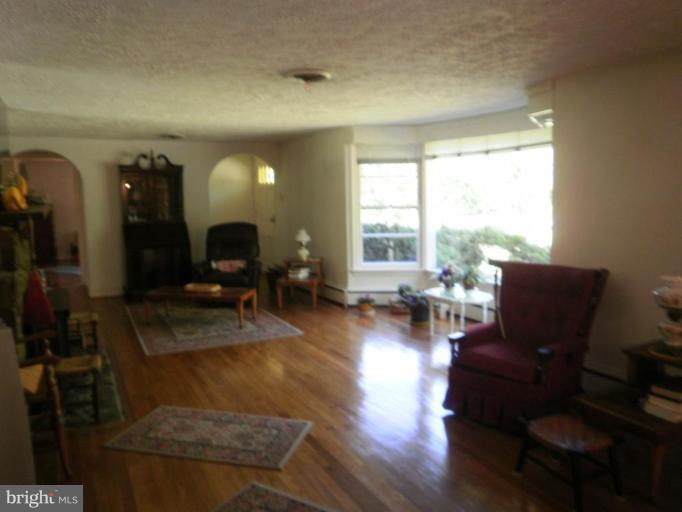 8012 Allentown Road Fort Washington, MD 20744 - Photo 14 of 20 Living Room