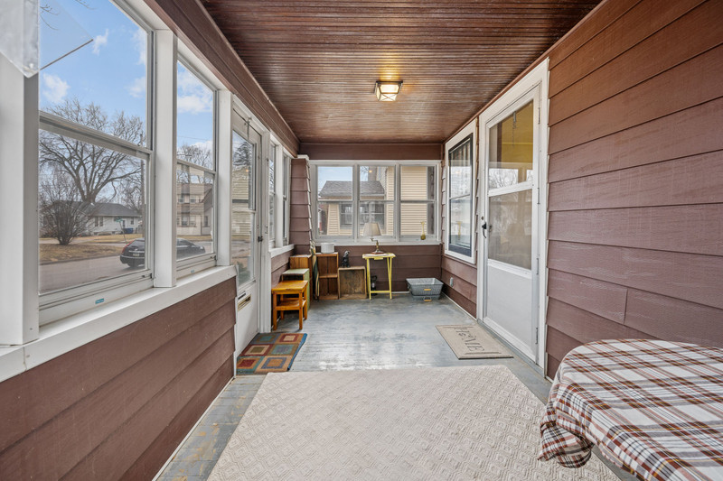 204 Adams Place Clinton, IA 52732 - Photo 7 of 20 a view of a living room kitchen and entryway