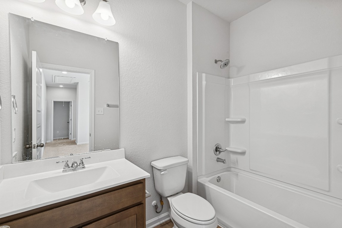 9745 Enclave Ridge Road Willis, TX 77318 - Photo 17 of 27 The Sparrow II- Upstairs Hall Bath 2