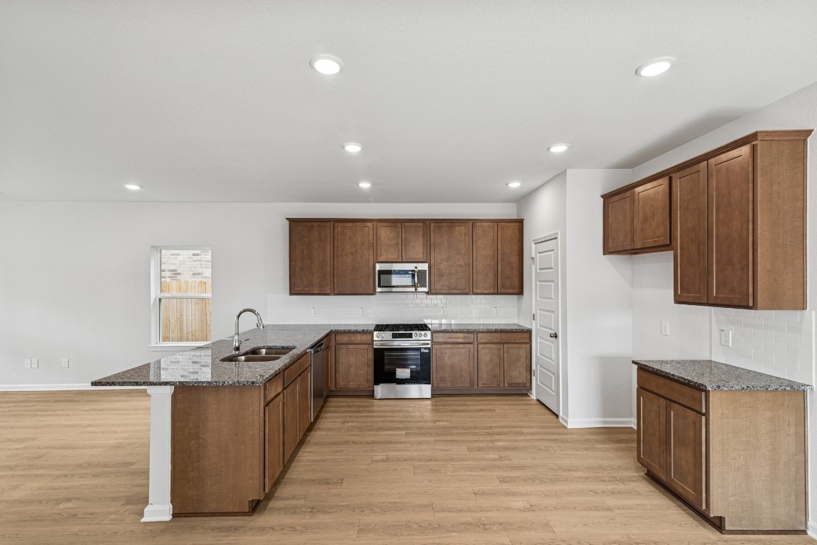 9745 Enclave Ridge Road Willis, TX 77318 - Photo 6 of 27 The Sparrow II- Kitchen