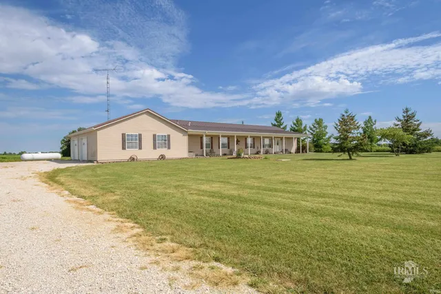 $1,100,000 | 2729 South County Road 300, Portland, IN 47371