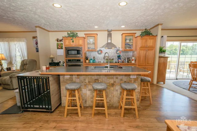 $1,100,000 | 2729 South County Road 300, Portland, IN 47371