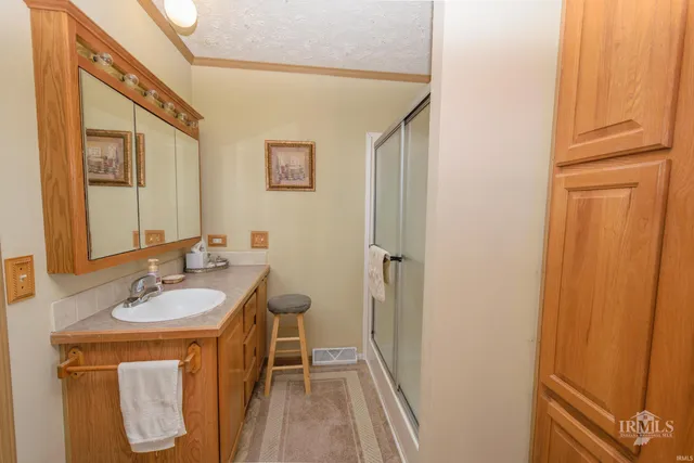 $1,100,000 | 2729 South County Road 300, Portland, IN 47371