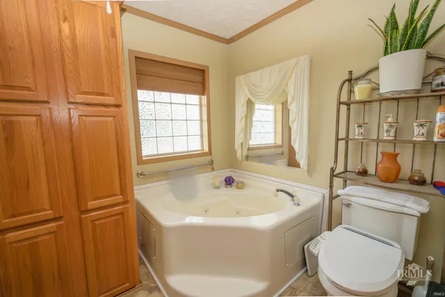 $1,100,000 | 2729 South County Road 300, Portland, IN 47371