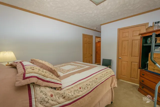 $1,100,000 | 2729 South County Road 300, Portland, IN 47371