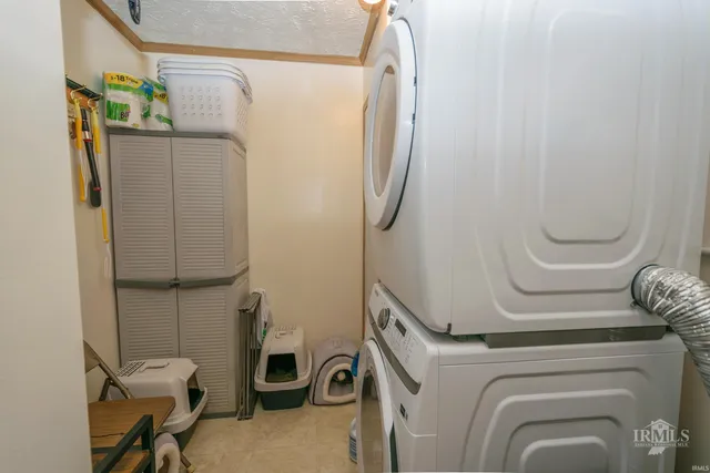 $1,100,000 | 2729 South County Road 300, Portland, IN 47371