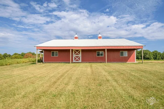 $1,100,000 | 2729 South County Road 300, Portland, IN 47371