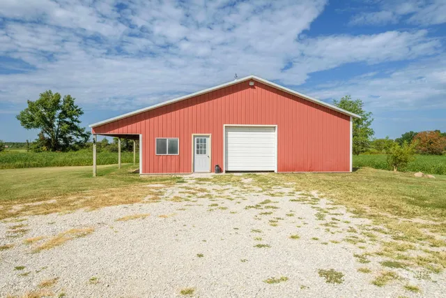 $1,100,000 | 2729 South County Road 300, Portland, IN 47371