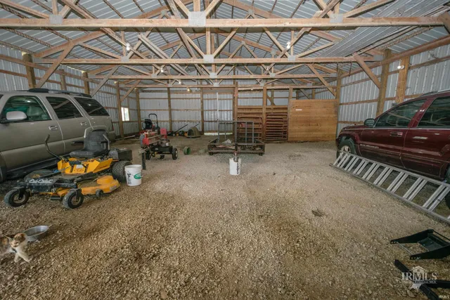$1,100,000 | 2729 South County Road 300, Portland, IN 47371