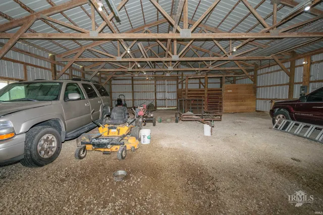 $1,100,000 | 2729 South County Road 300, Portland, IN 47371