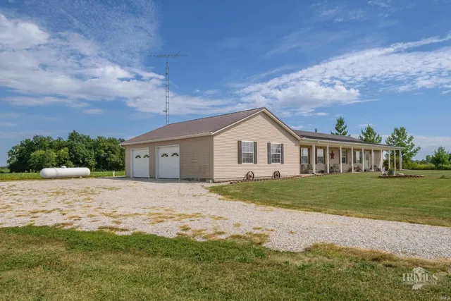 $1,100,000 | 2729 South County Road 300, Portland, IN 47371
