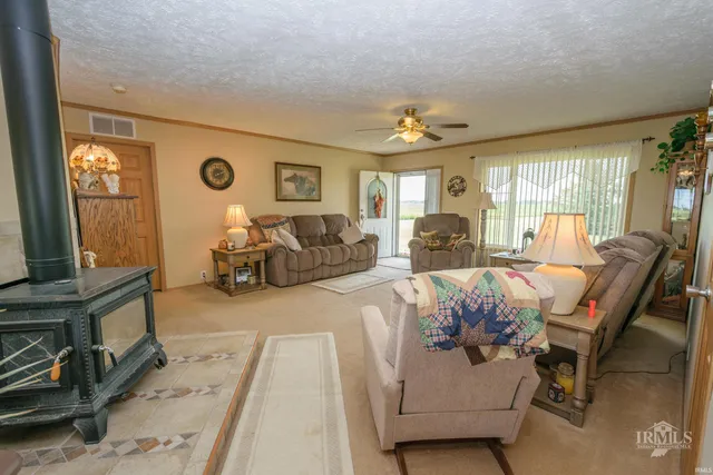 $1,100,000 | 2729 South County Road 300, Portland, IN 47371