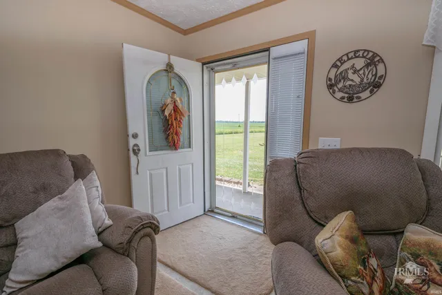 $1,100,000 | 2729 South County Road 300, Portland, IN 47371