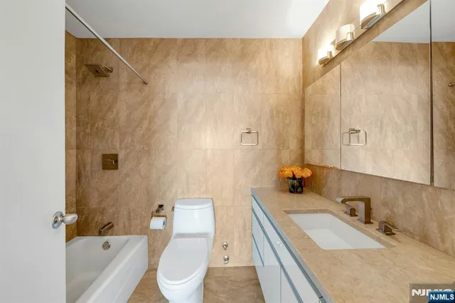 $550,000 | 1600 Parker Avenue, Unit 29C, Fort Lee, NJ 07024