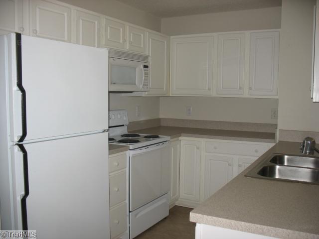 120-2c James High Point High Point, NC 27265 - Photo 5 of 9 Kitchen.