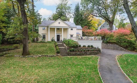 $2,495,000 | 94 Round Hill Road, Scarsdale, NY 10583