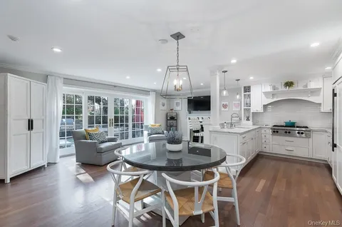 $2,495,000 | 94 Round Hill Road, Scarsdale, NY 10583