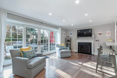 $2,495,000 | 94 Round Hill Road, Scarsdale, NY 10583
