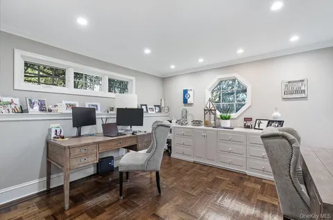 $2,495,000 | 94 Round Hill Road, Scarsdale, NY 10583