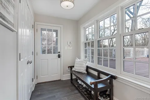 $2,495,000 | 94 Round Hill Road, Scarsdale, NY 10583