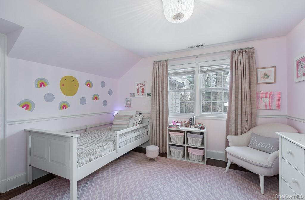 94 Round Hill Road Scarsdale, NY 10583 - Photo 28 of 46 Bedroom #4 - another lovely bedroom on the second level.