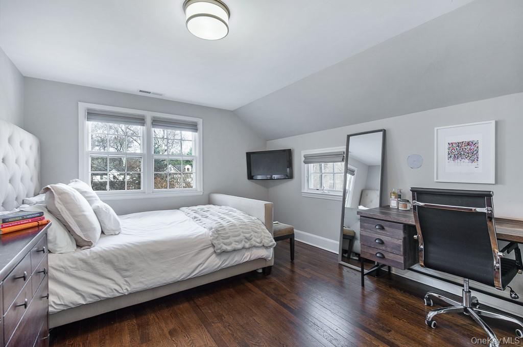 94 Round Hill Road Scarsdale, NY 10583 - Photo 29 of 46 Bedroom #5 - Ensuite bedroom features two exposure views and its own full bathroom.