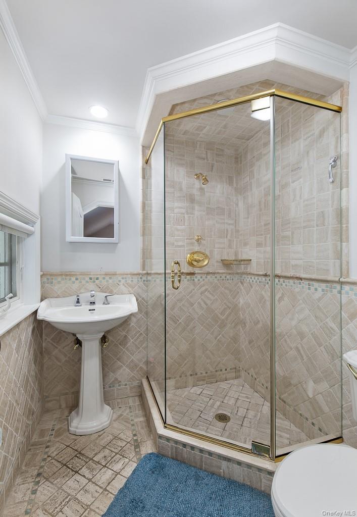 94 Round Hill Road Scarsdale, NY 10583 - Photo 30 of 46 View of one of two ensuite bathrooms on the second level.