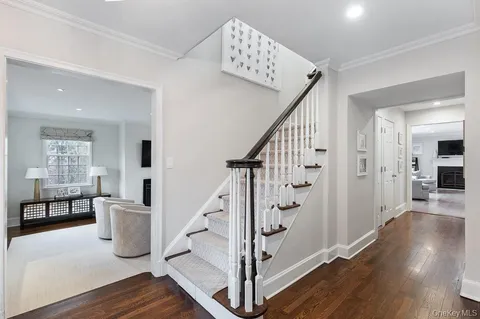 $2,495,000 | 94 Round Hill Road, Scarsdale, NY 10583