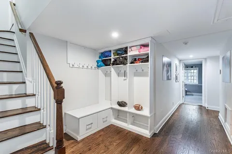 $2,495,000 | 94 Round Hill Road, Scarsdale, NY 10583