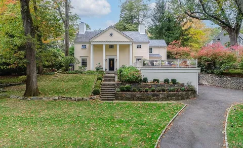 $2,495,000 | 94 Round Hill Road, Scarsdale, NY 10583