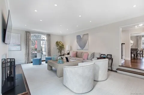 $2,495,000 | 94 Round Hill Road, Scarsdale, NY 10583