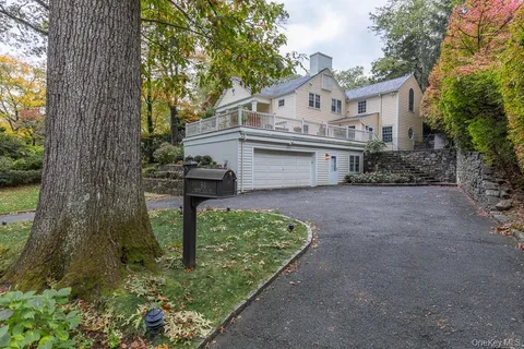 $2,495,000 | 94 Round Hill Road, Scarsdale, NY 10583