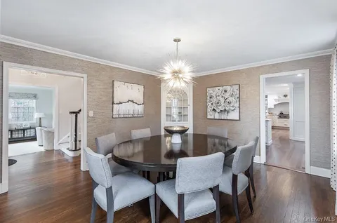 $2,495,000 | 94 Round Hill Road, Scarsdale, NY 10583